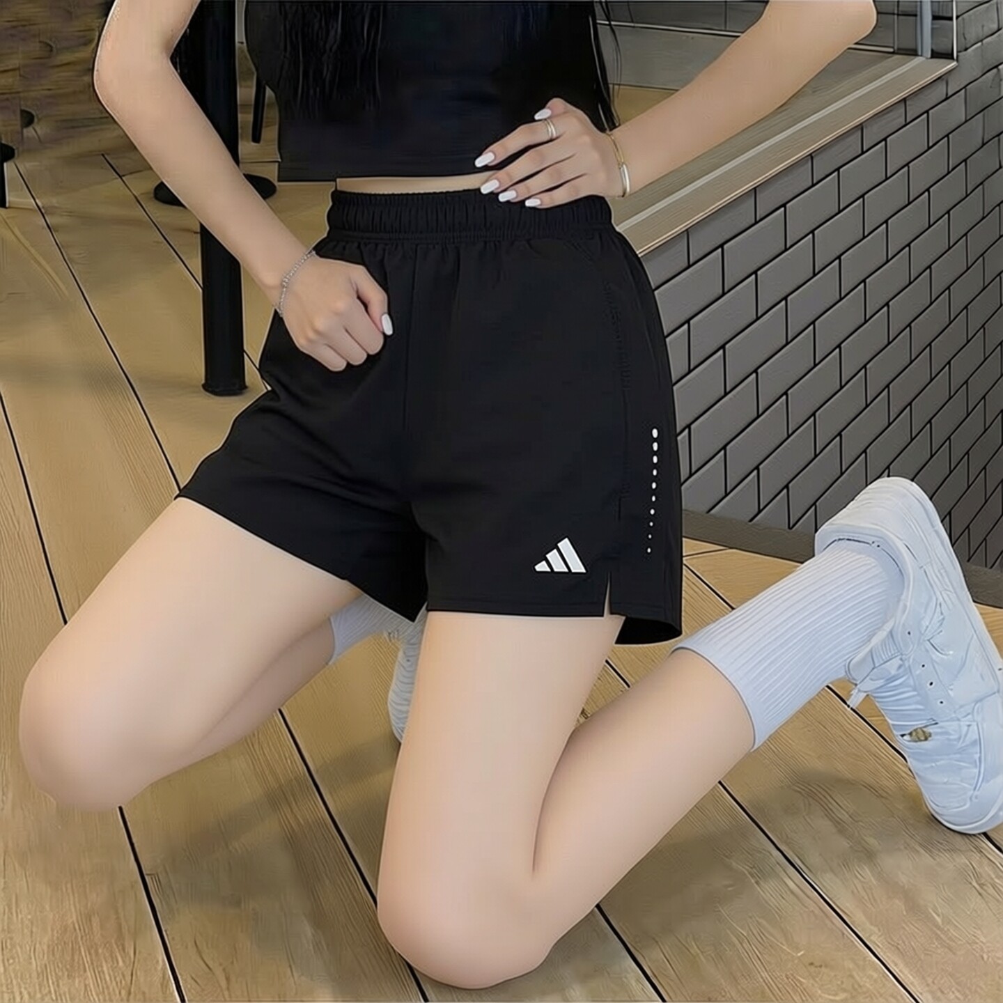 阿迪达斯运动短裤女夏季跑步健身瑜伽热裤梭织薄款速干透气三分裤