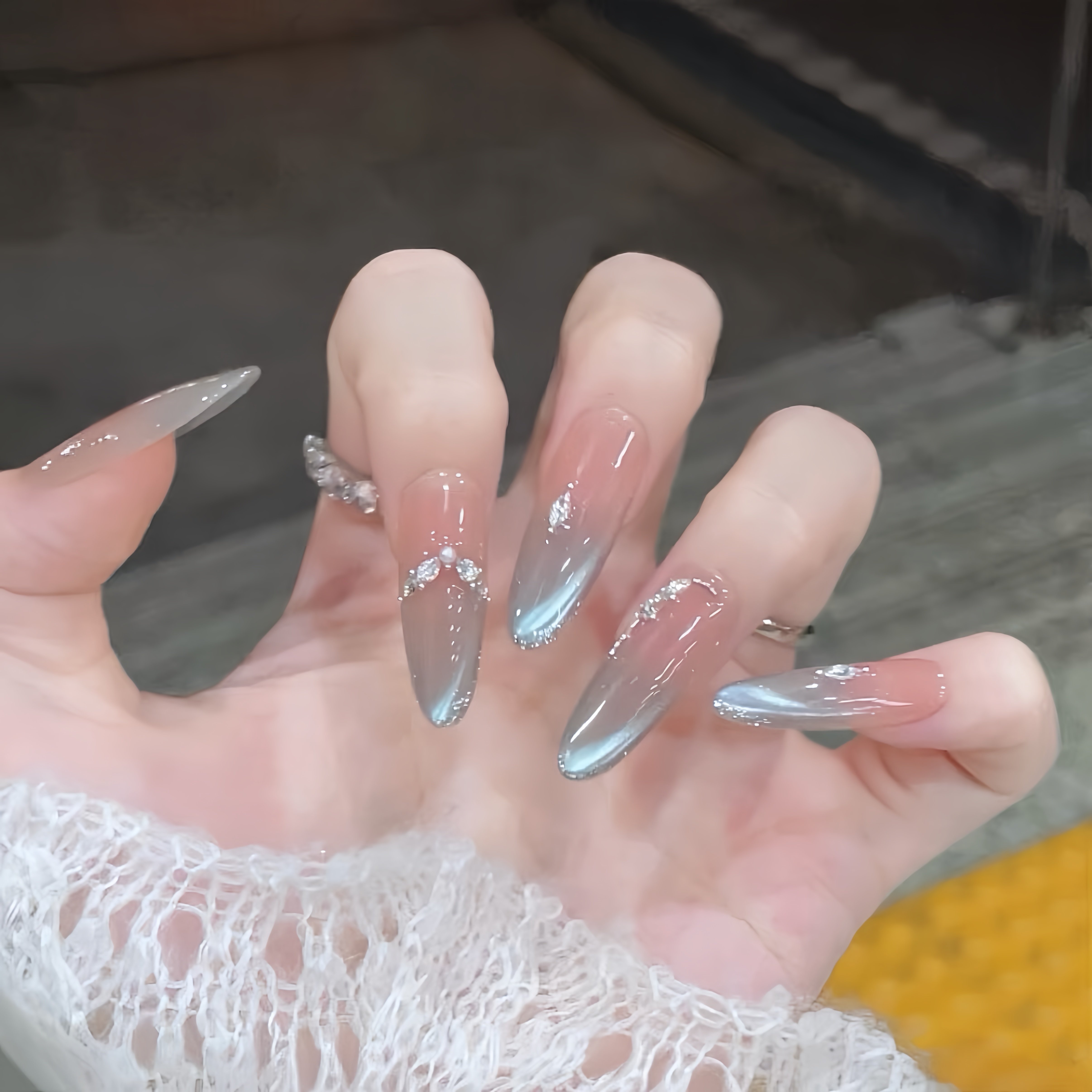 手工穿戴甲简约显白高级光疗美甲