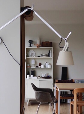 现货意大利Artemide Tolomeo Basculante壁灯 羊皮纸床头摇臂设计