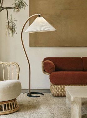 现货丹麦Gubi Timberline落地灯 复古中古北欧客厅卧室原木侘寂