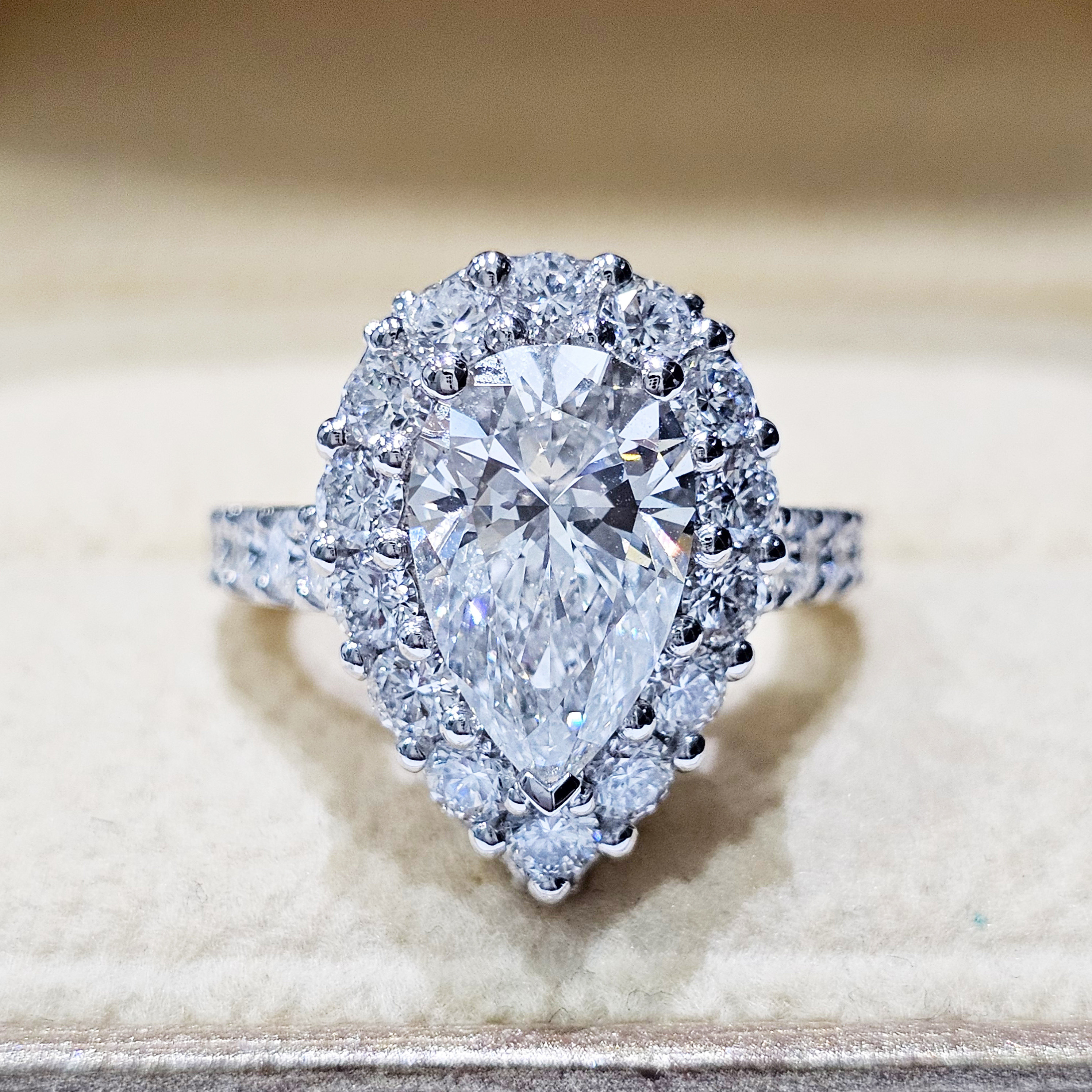 18k金cvd/hpht实验室人造合成培育钻石异形钻石水滴豪华围镶戒指