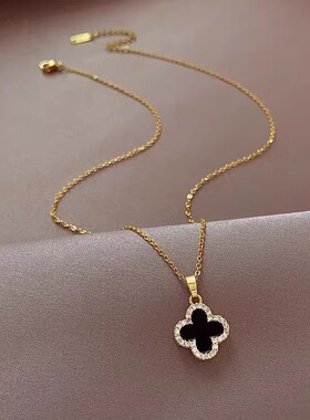 四叶草项链经典复古女款2024新款小众高级感锁骨配饰吊坠毛衣颈链