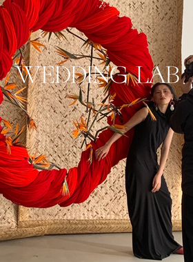 红色圆形花艺装置美陈装置摆饰婚礼艺术装饰橱窗陈列商业美陈