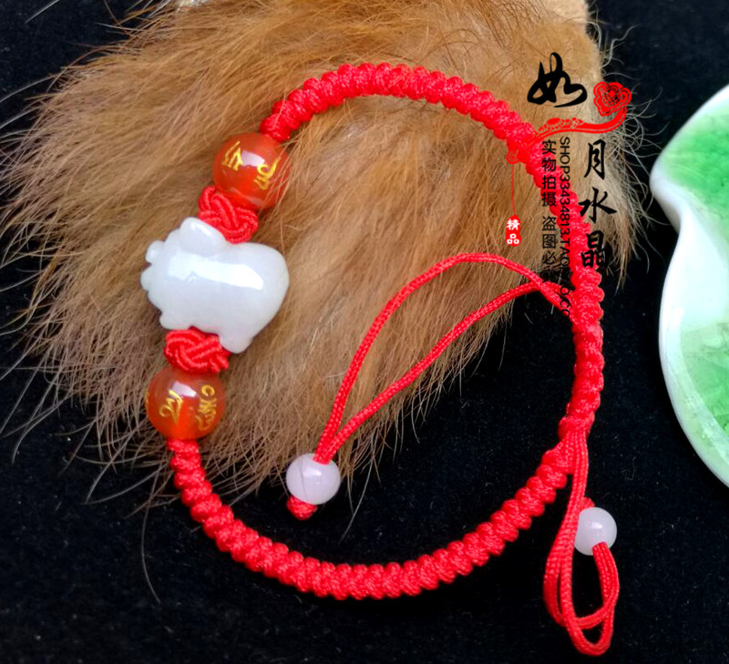 金猪呈祥玉石红绳手链