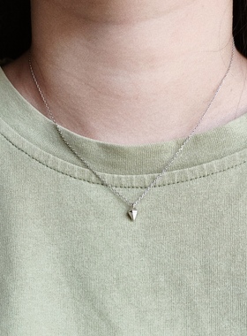 正品s925纯银项链女生时尚简约百搭个性小巧四面菱锥形吊坠锁骨链