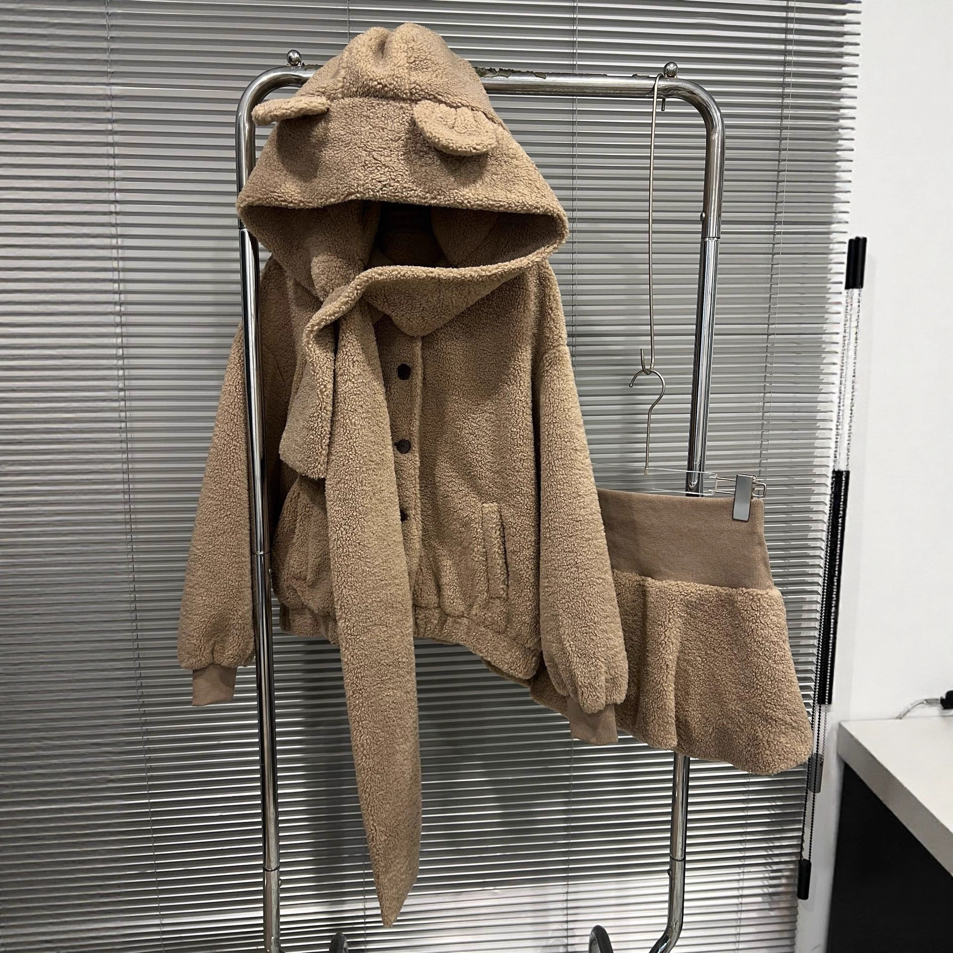 EAM STUDIO秋冬新款羊羔毛绒连帽小熊外套女加厚高腰花苞短裙套装,女装/女士精品,时尚套装,淘宝优惠券,粉丝福利购,淘宝优惠卷