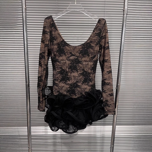 性感辣妹蕾丝修身 新款 连衣裙荷叶边下摆短裙 STUDIO2026年春季 EAM