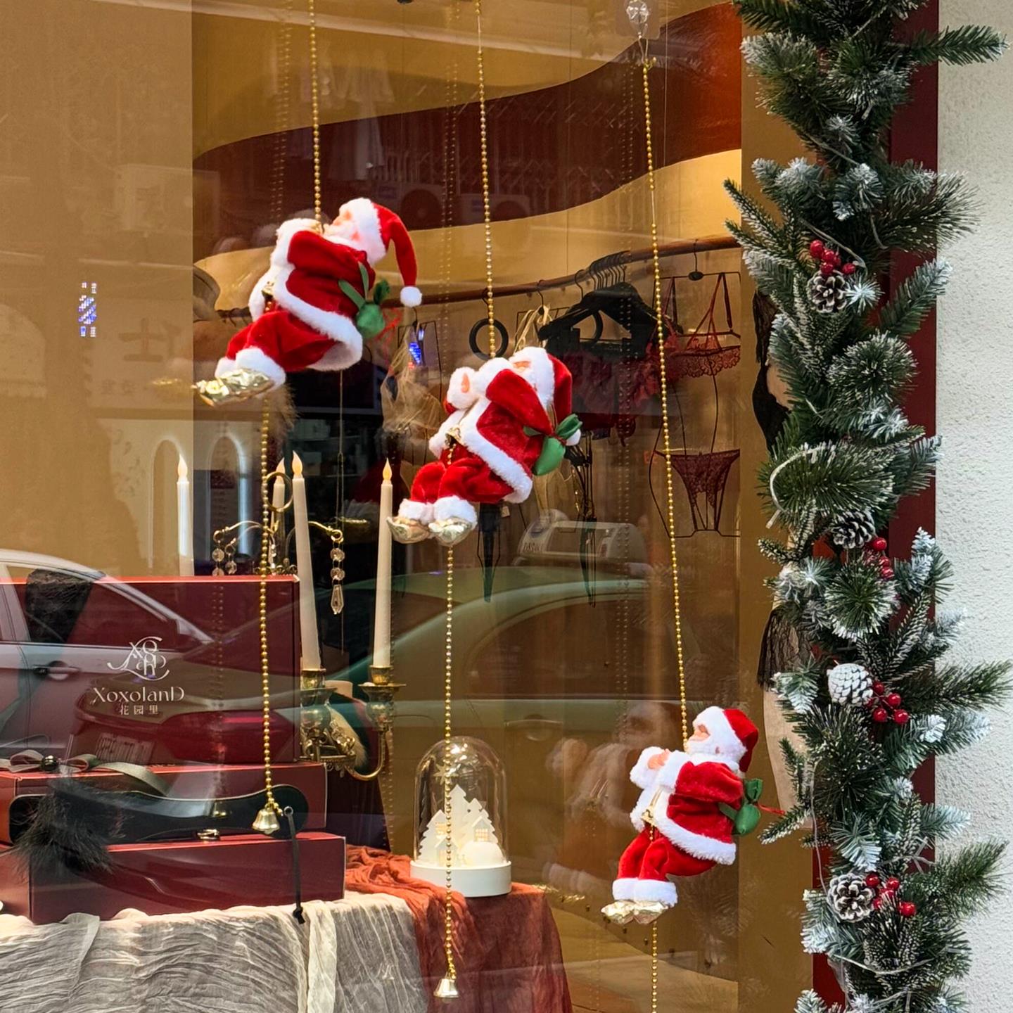 圣诞老人爬绳玩具圣诞节装饰挂件店铺氛围感场景布置挂件门店挂饰