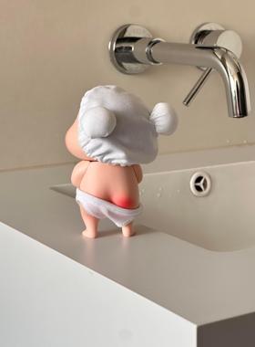 【浴室的100个快递】蜡笔小新摆件浴室洗澡搭子桌面手办潮玩装饰