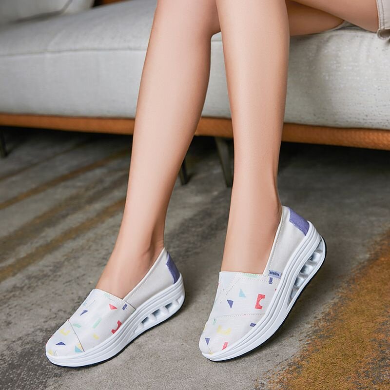 帆布鞋女2024春季新款厚底摇摇鞋女一脚蹬懒人鞋软底老北京布鞋女图片