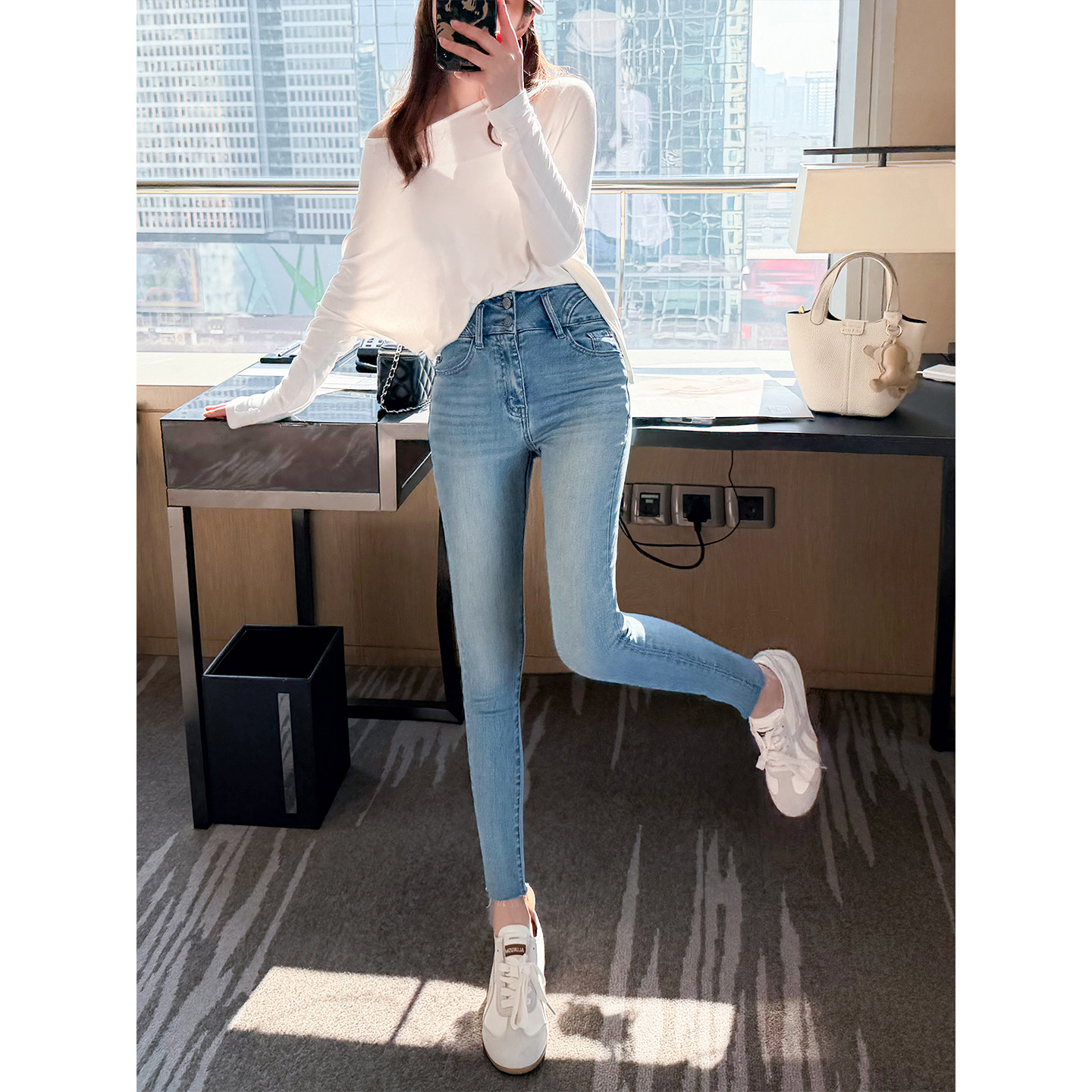 翘臀小蛮腰！浅蓝色高腰牛仔裤女2026夏季紧身显瘦修身小脚铅笔裤