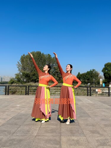 花与影新舞天边的月亮同款女