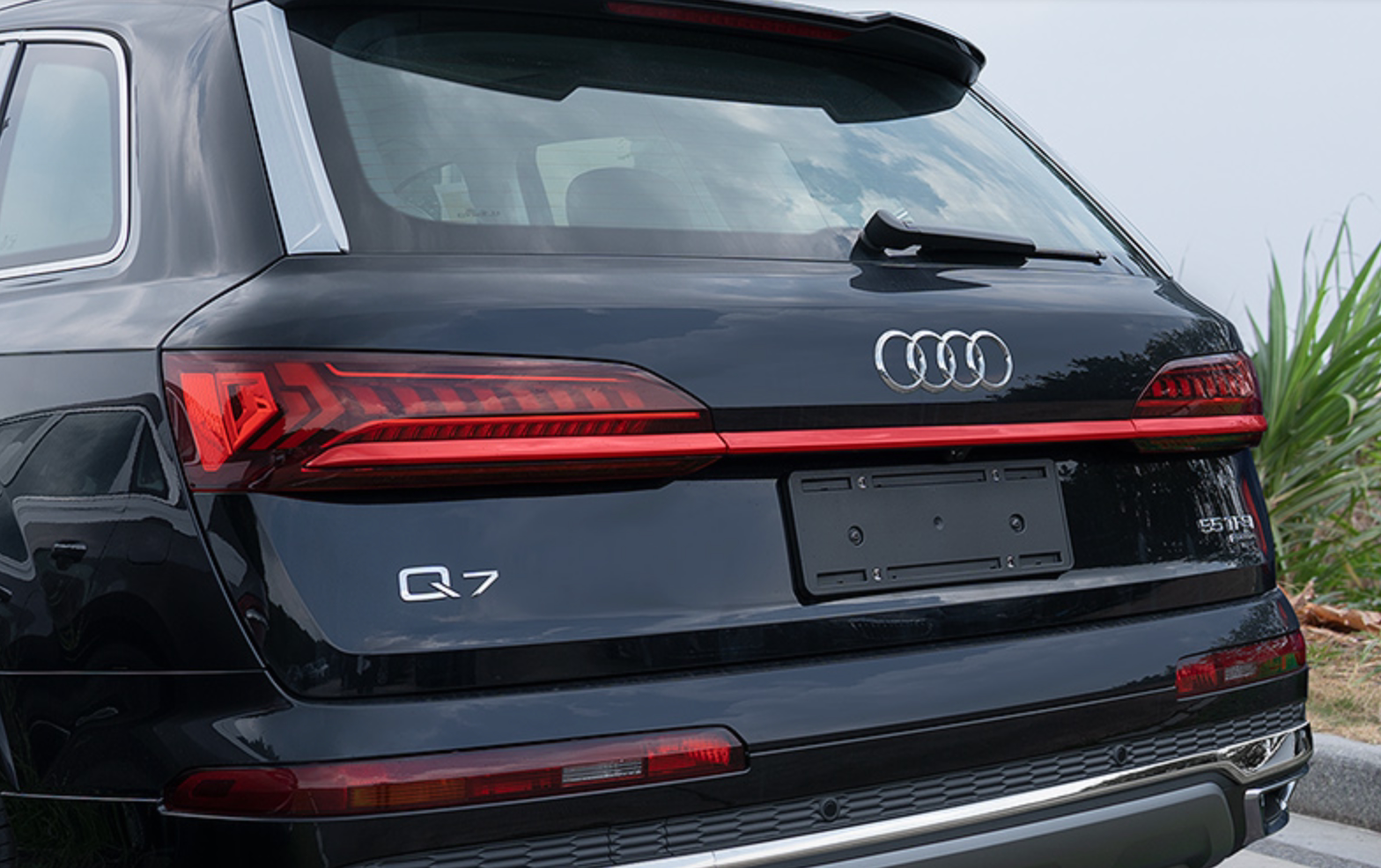 奥迪q7改装升级贯穿动态尾灯替换式贯穿镀铬尾灯a6l流光转向灯