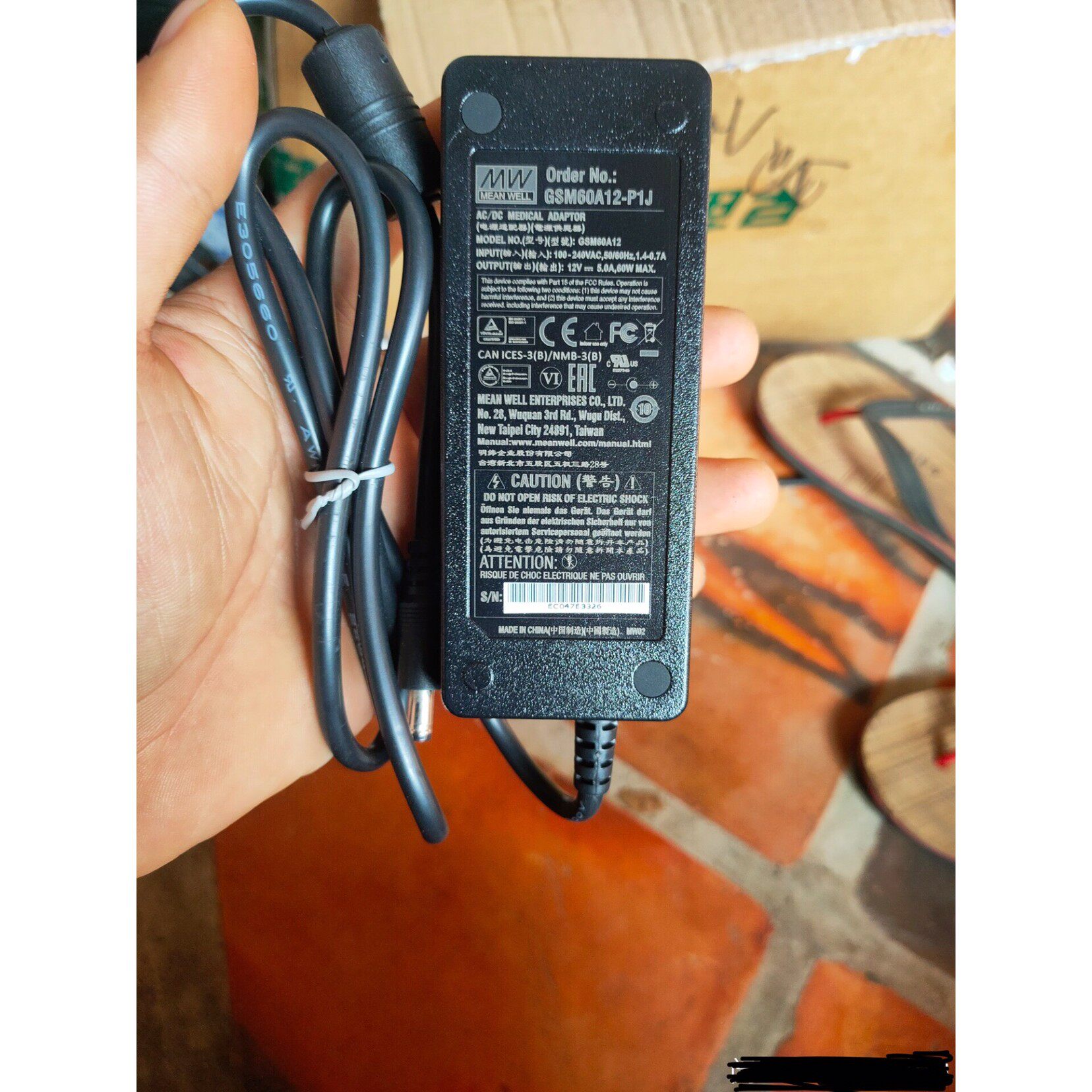 明纬GSM60A电源适配器220转24V5V9V12V15V18V48V三插P1J接口医疗