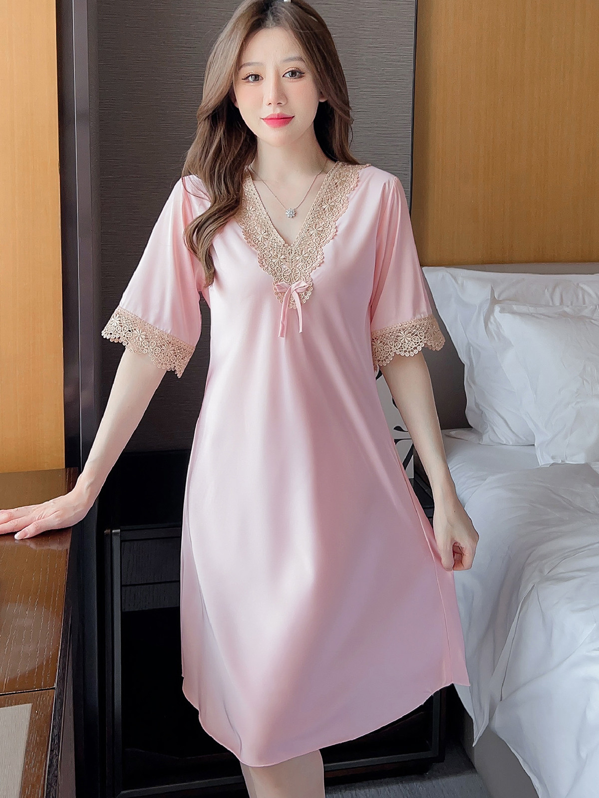 여성을위한 얼음 실크 잠옷 여름 2024 새로운 섹시한 수 놓은 잠옷 실크 얇은 반팔 드레스 홈웨어