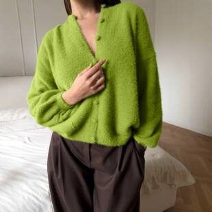2026秋冬款欧美慵懒风圆领纽扣开衫女士宽松柔软针织外套百搭毛衣