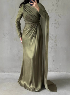 2025年新款欧美外贸女装不规则褶皱修身绿色连衣裙