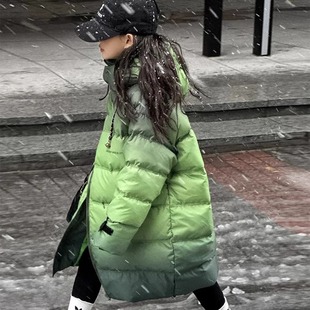 2025新款冬季绿色羽绒服男女童保暖加厚中长款防寒外套潮