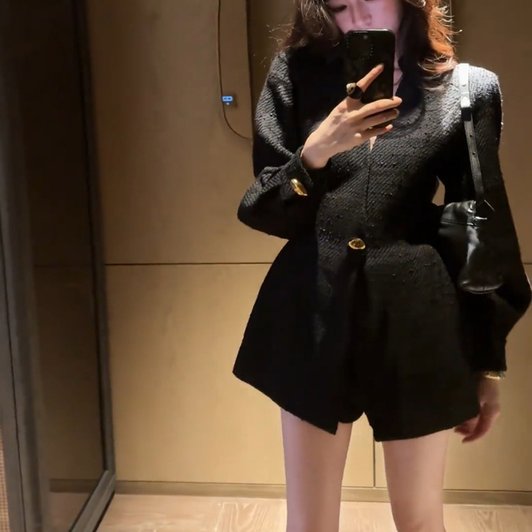 巨好看的早秋独特超好看气质名媛高级感通勤小香风黑色收腰外套女
