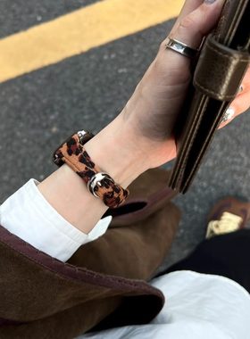 小蛮腰豹纹丝绒手表带适用红米56se小米89proS10iwatch11华为fit4