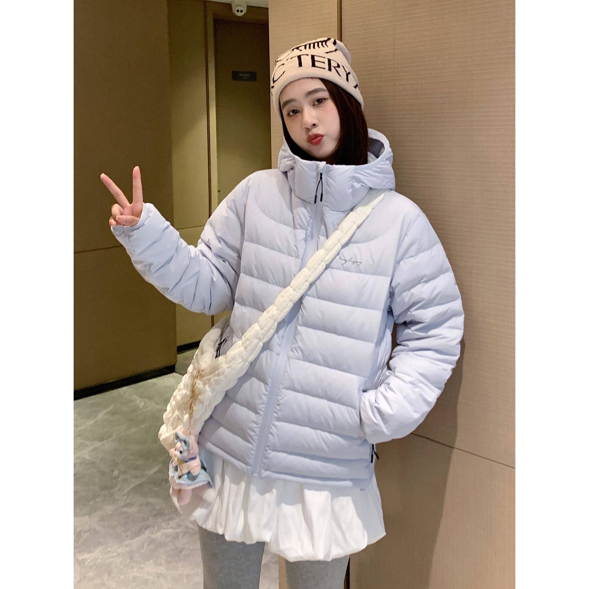 2025新款轻薄鹅绒羽绒服女款冬季短款排骨连帽保暖外套小个子爆款