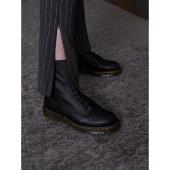 10孔软皮荔枝女马丁靴黑宣美同款 22524001 原盒 1490