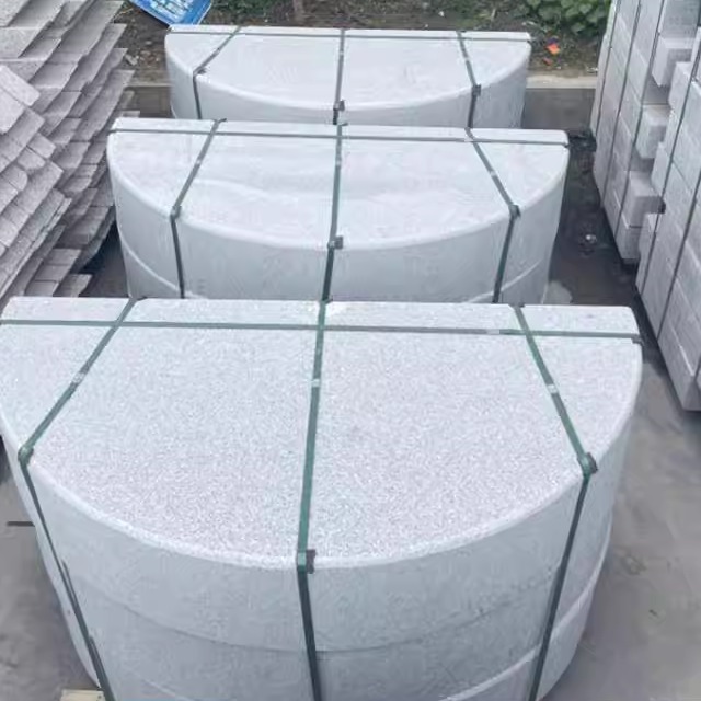 芝麻灰花岗岩弧形路沿石C型弯道石圆弧形拐弯平石园林绿化侧路边