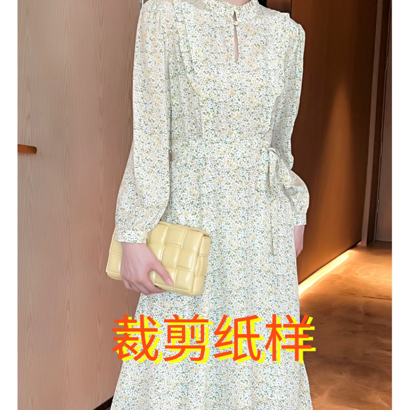 法式小碎花真丝连衣裙裁剪纸样长袖气质荷叶边立领收腰桑蚕丝裙子图片