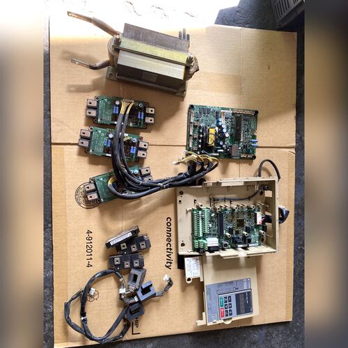 安川E0变频器75KW EB4A0139AAA整套配件 议价