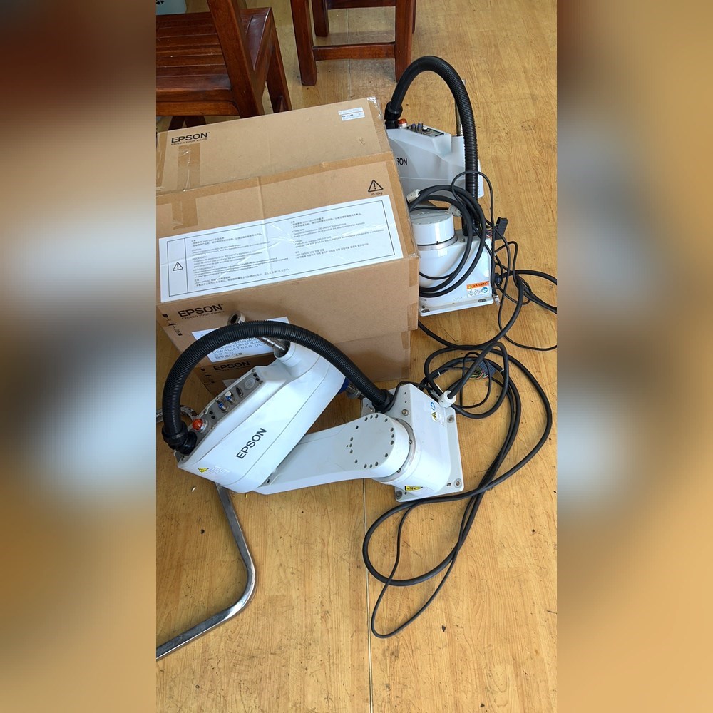 爱普生四轴机器人 LS6-B602S 成色漂亮21年机器 议价