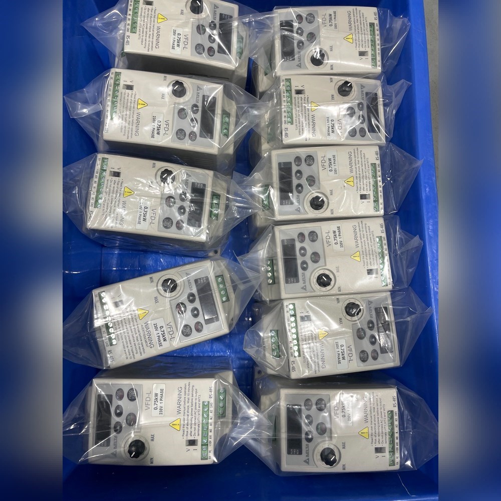 变频器VFD007L21A 没有包装0.75KW 2 议价