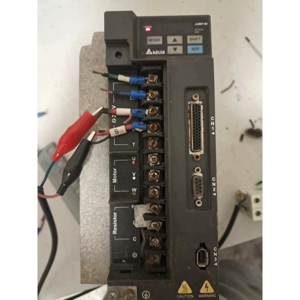 驱动器ASD-B2-2023-B件成色如图贴纸 议价