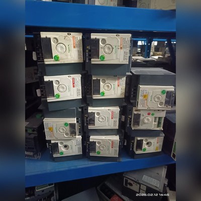 ATV12HU15M2施耐德变频器成色如图质量包好 议价