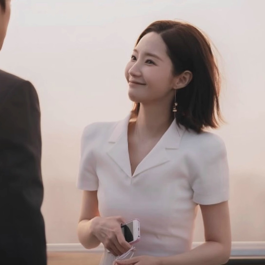 南韩财阀审美 宿命感/女主连衣裙 剪裁和面料都非常重磅