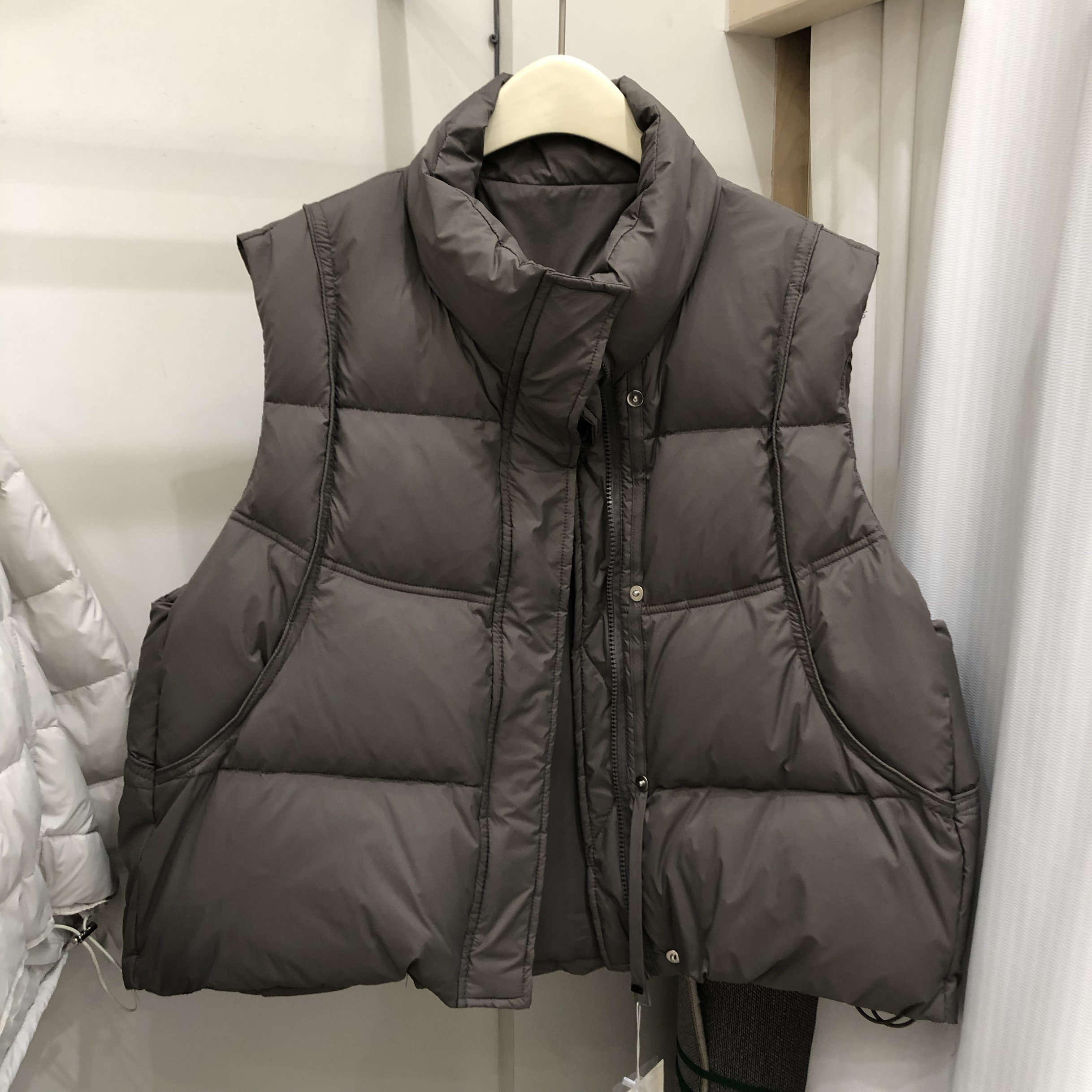 2025冬季韩版百搭立领宽松显瘦白鸭绒羽绒马甲女设计感马夹外套女,女装/女士精品,马夹,淘宝优惠券,粉丝福利购,淘宝优惠卷