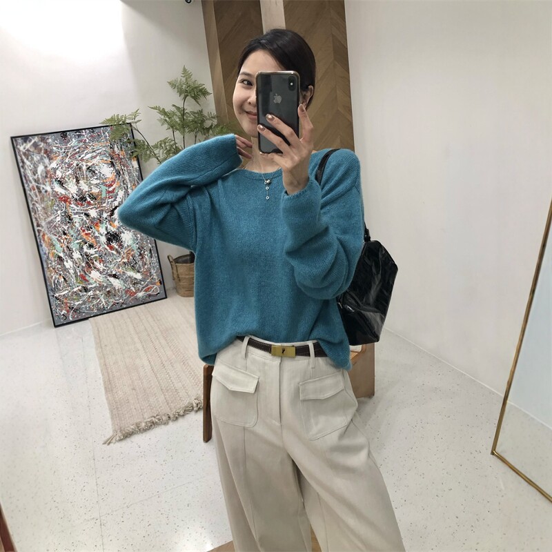 秋冬羊毛圆领套头毛衣女显白