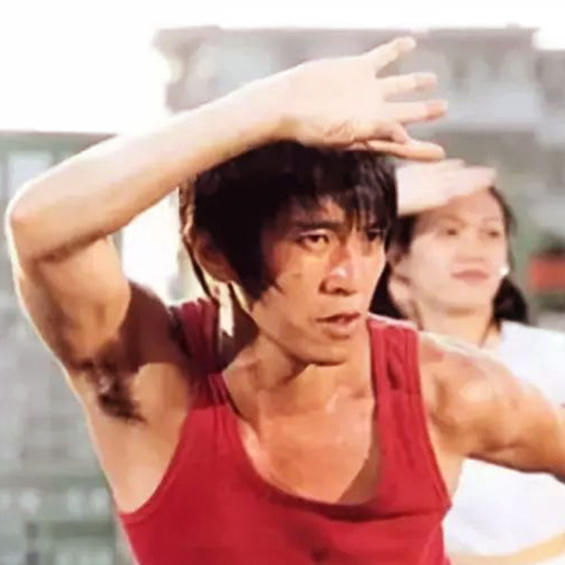 周星驰酒红色紧身吊带纯棉背心