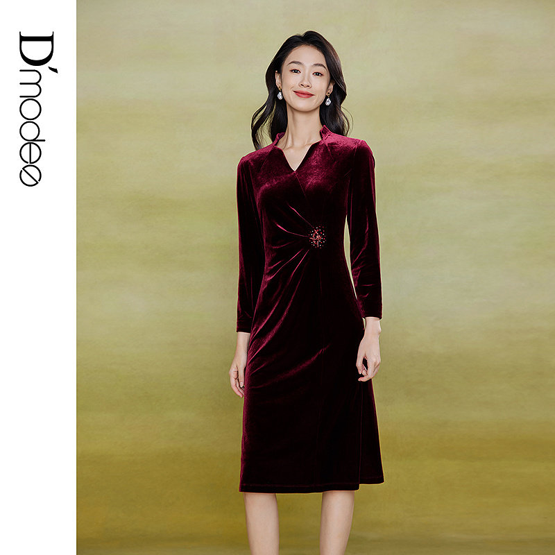 黛玛诗显瘦花裙子秋冬新款高贵气质V领收腰丝绒连衣裙女礼服酒红