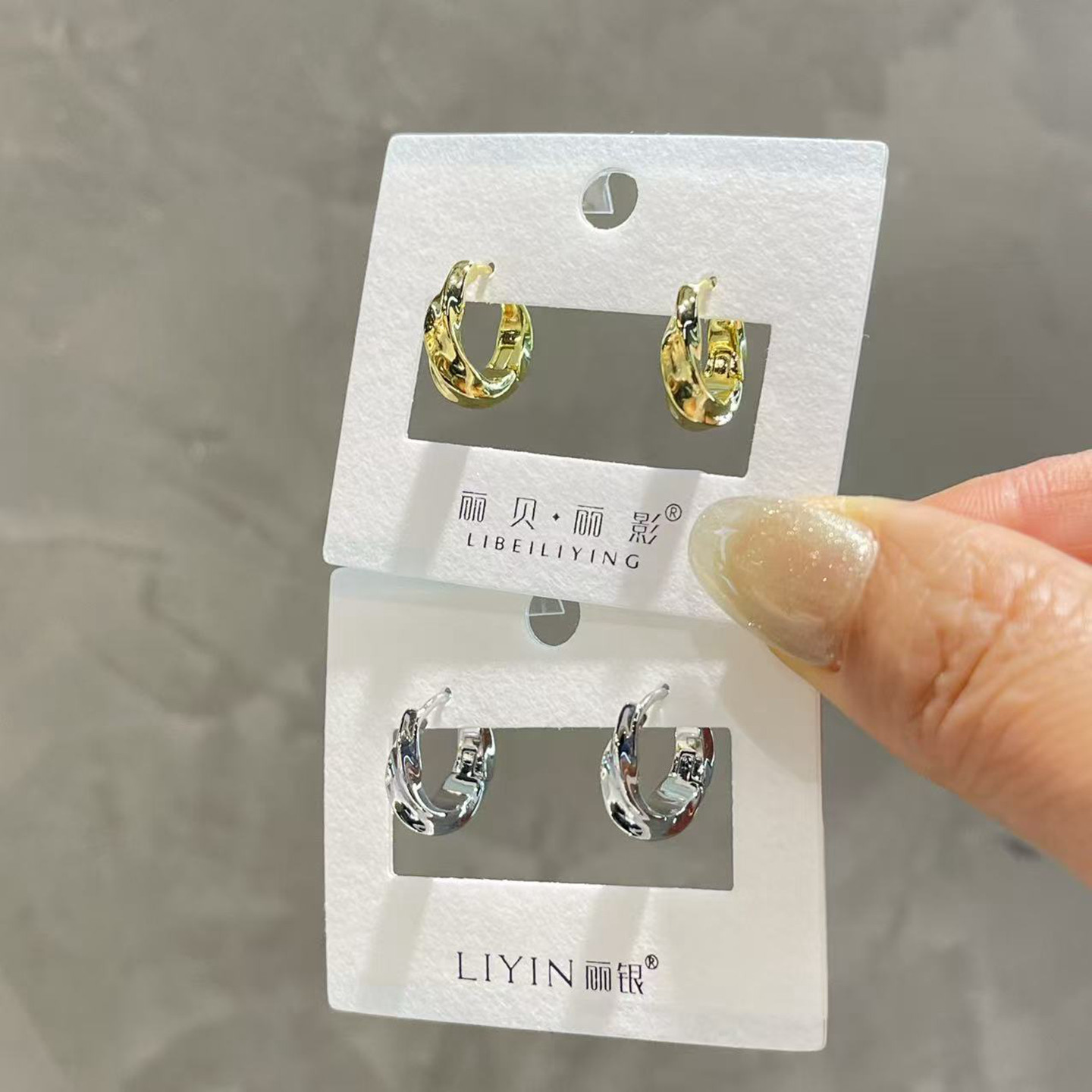 丽银新款不规则扭麻花金属耳圈简约百搭圆形耳扣非银针