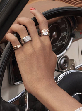 欧美钛钢镀18k玫瑰金简约菱格纹宽窄戒指食指戒子男女情侣对戒指