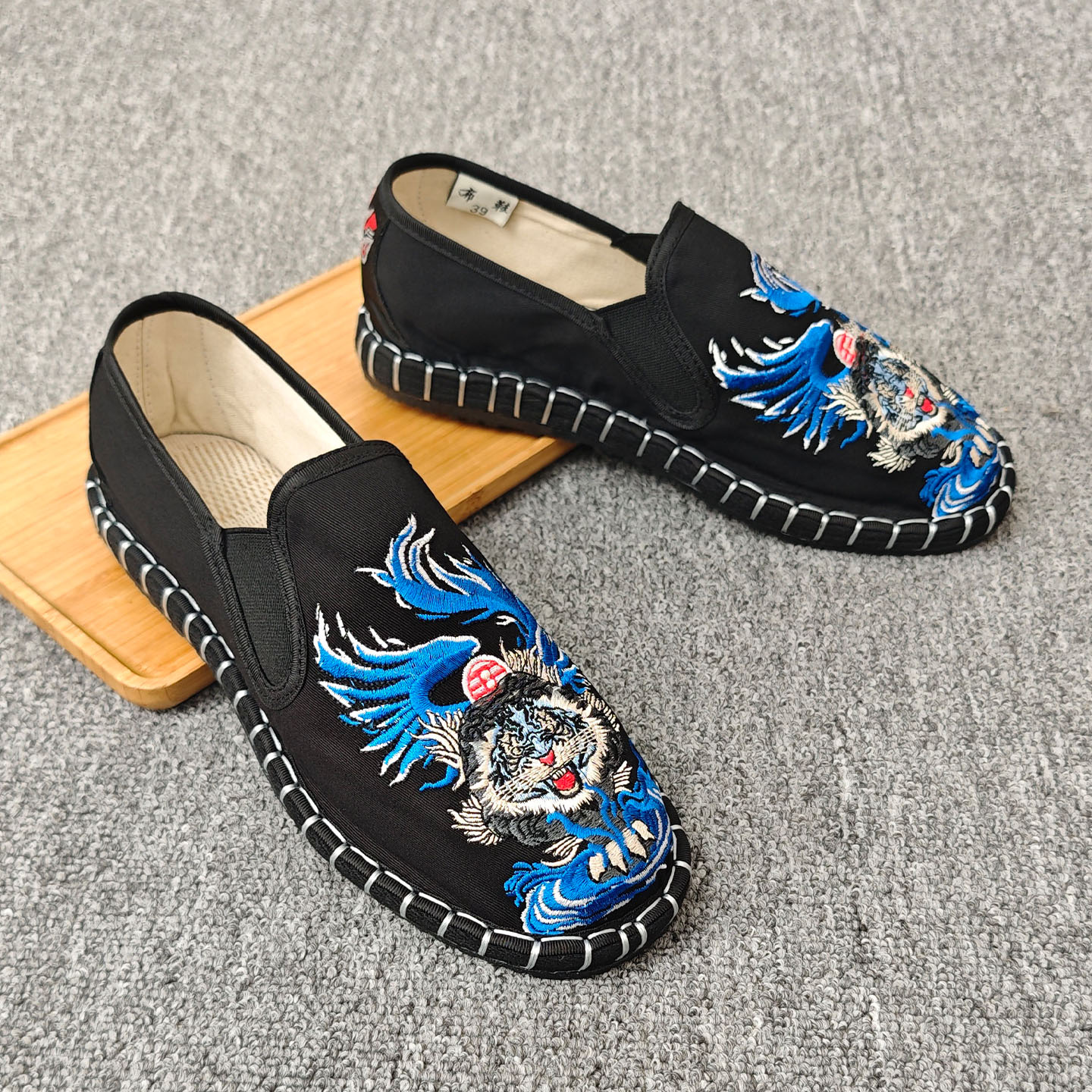 国潮刺绣夏季透气一脚蹬懒人鞋