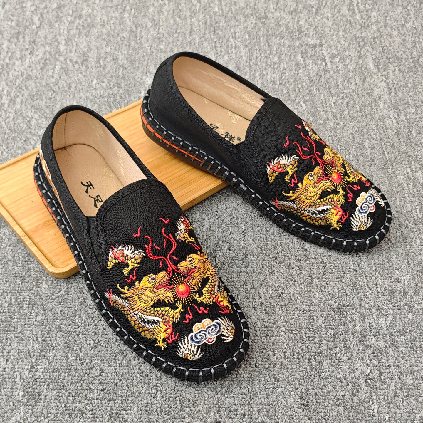 老北京布鞋男耐磨透气防臭夏季软底开车工作鞋一脚蹬懒人刺绣豆豆