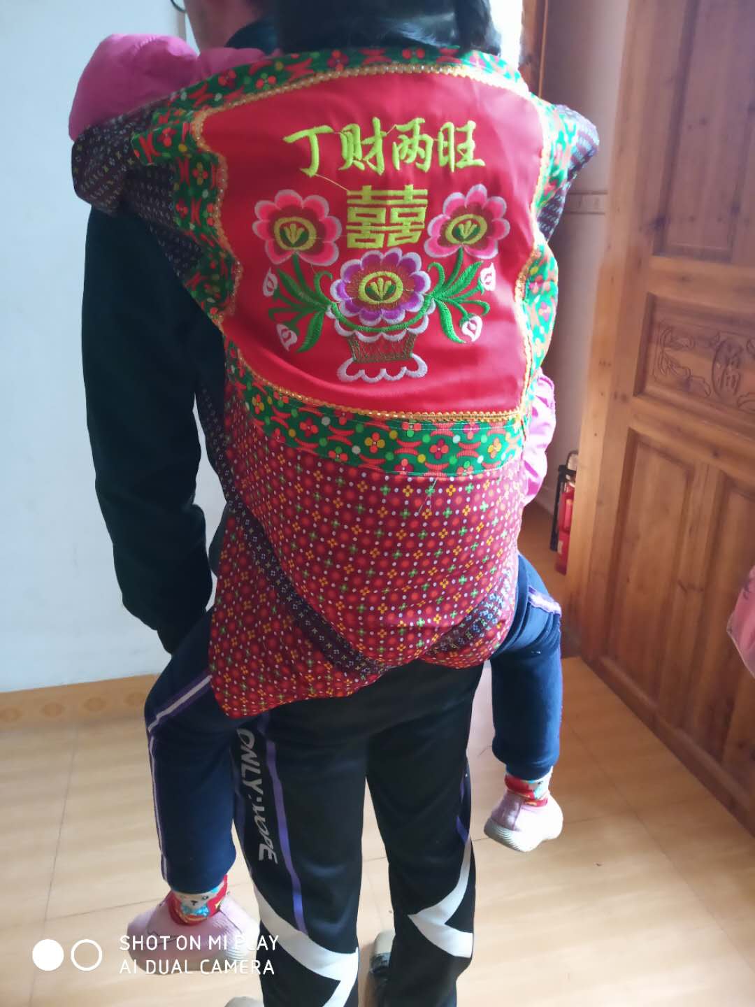 广西婴儿老式土背带，花布型带手，符合大小婴童，四季合用