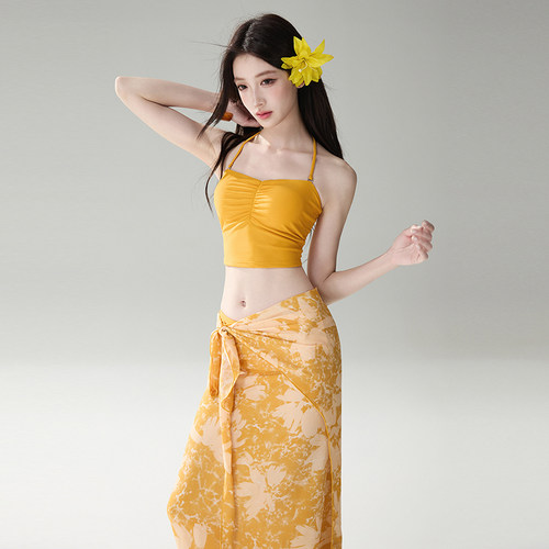 萌小柒黄色分体泳衣女吊带抽褶设计海边度假高级感绝美裙式泳装
