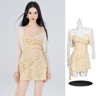 萌小柒法式 显瘦裙 度假风黄色碎花吊带连衣裙女荷叶领收腰修身