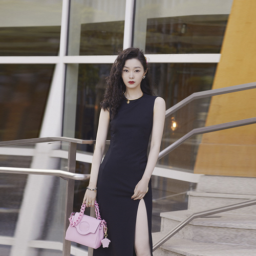 星 期 八 XQBA6435 整款下架