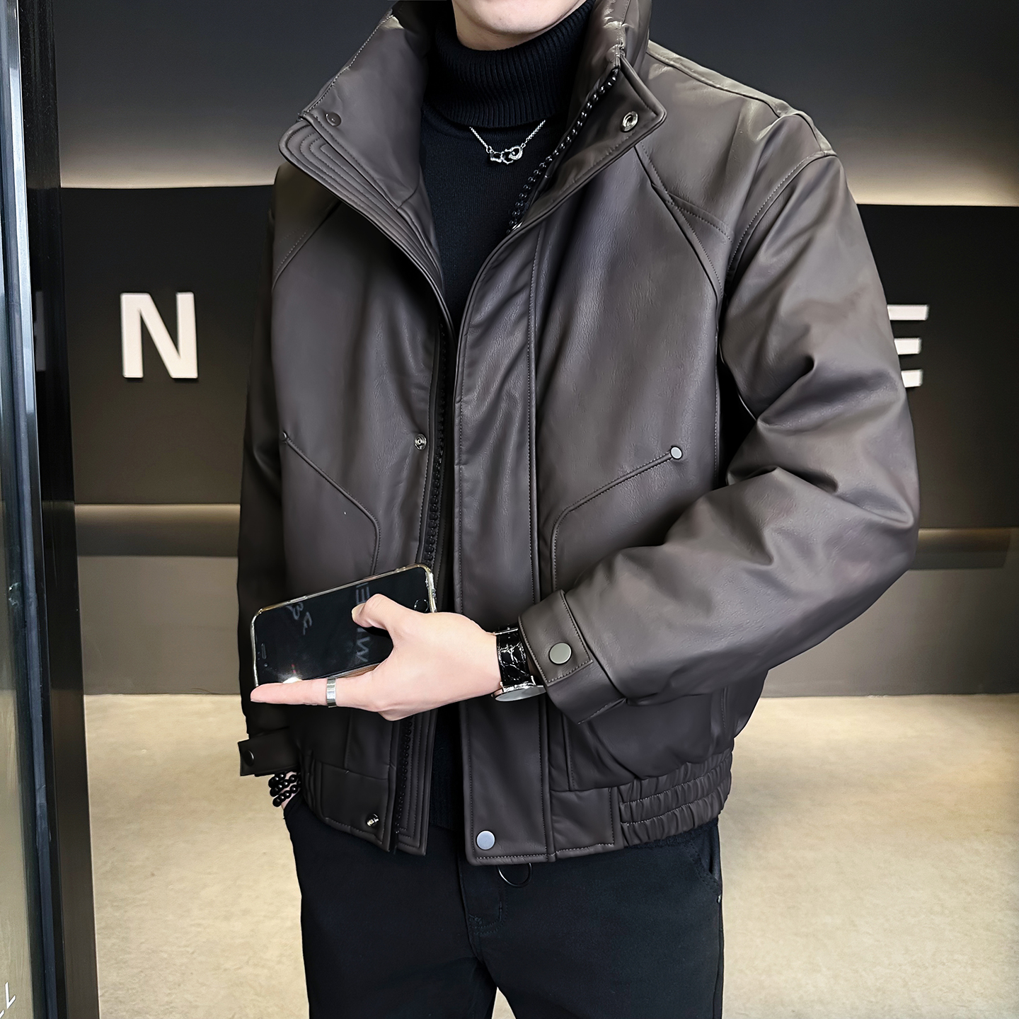 90白鸭绒羽绒服男高充绒量冬季加厚2025新款高级感潮牌短款皮外套