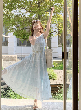 无袖挂脖连衣裙女高级感高个子长款镂空裙夏季蓝色休闲2026正流行