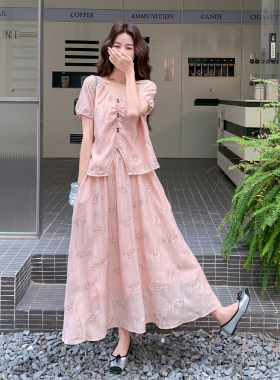 夏季新中式巨好看刺绣套装女2026新款国风设计感上衣半身裙两件套