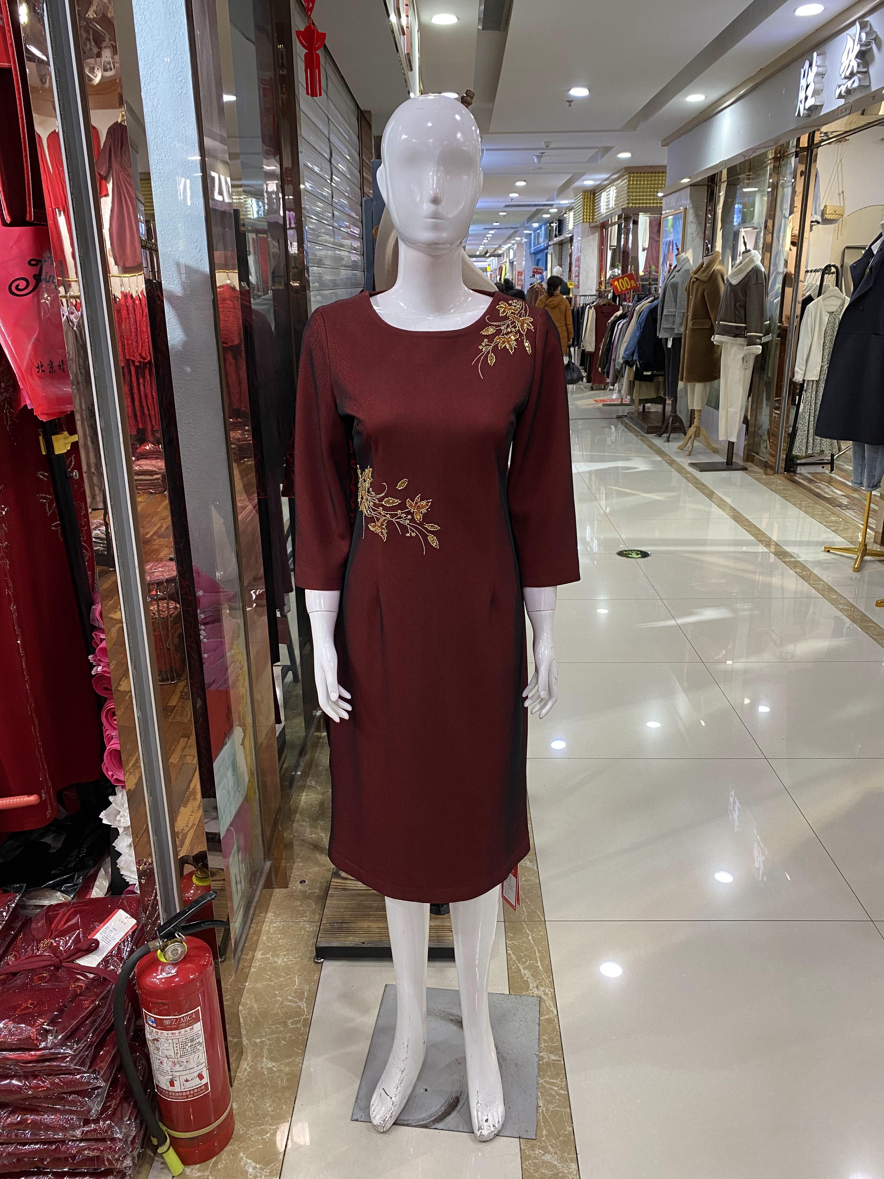 春季新款喜婆婆婚宴装新娘婚礼妈妈礼服小个子遮肚酒红色婚宴礼服